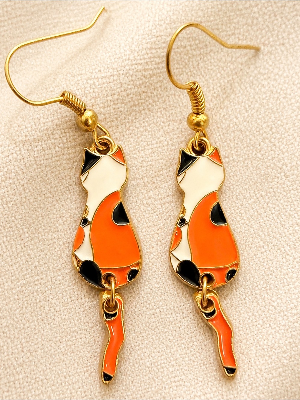 🚨 FREE W/ $50 PURCHASE | Calico Cat Articulated Tail Dangle Earrings Gold Tone